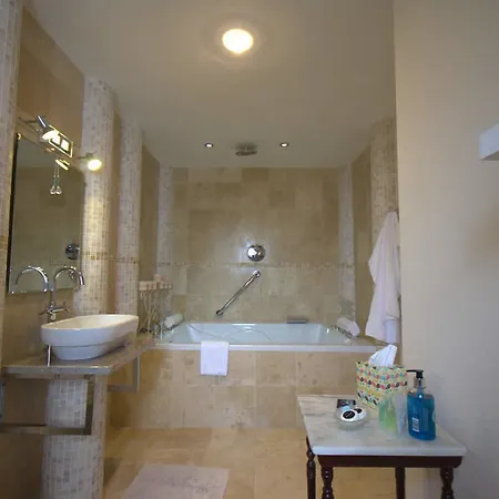 לינה וארוחת בוקר Dun Ard 5*